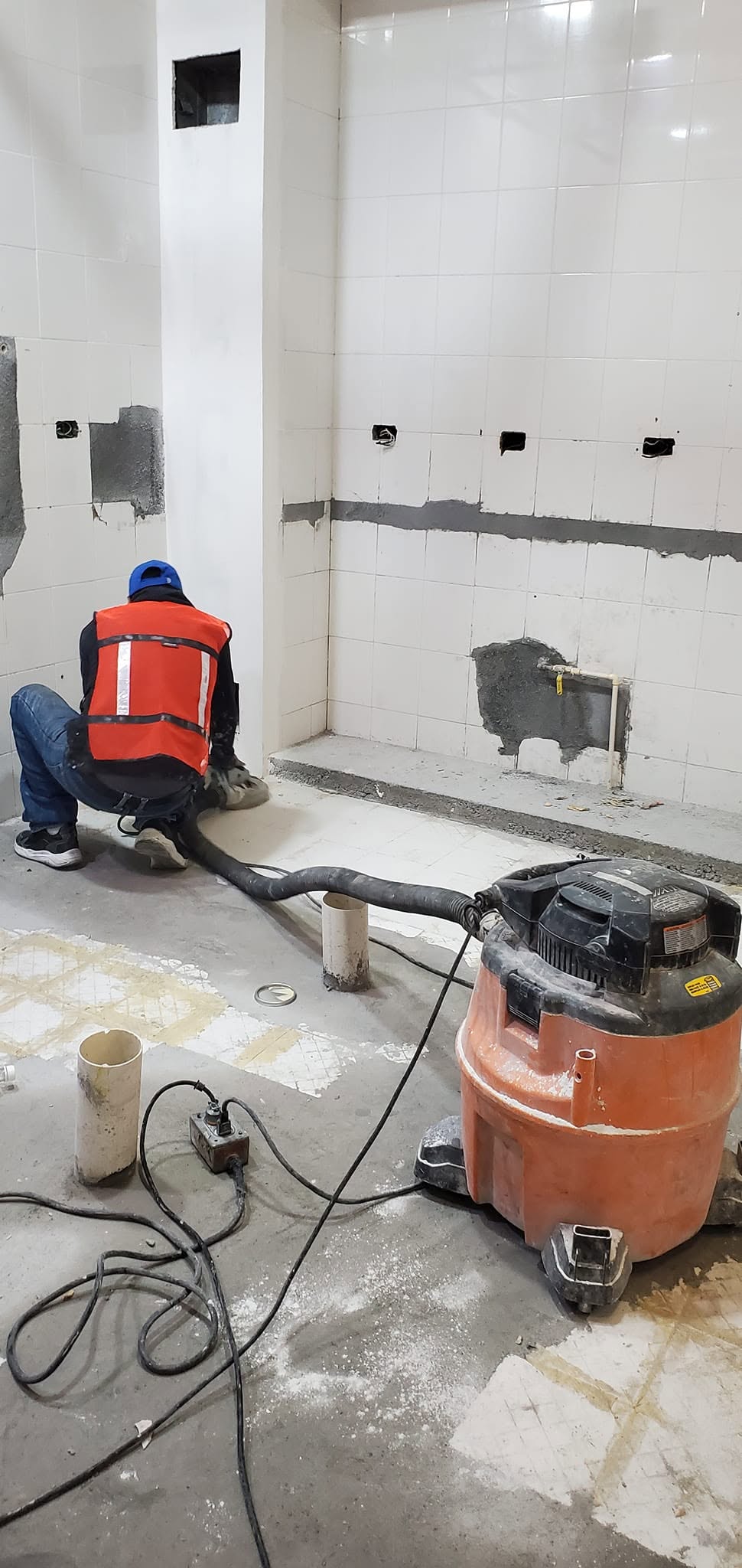 Preparación de piso con aspiradora