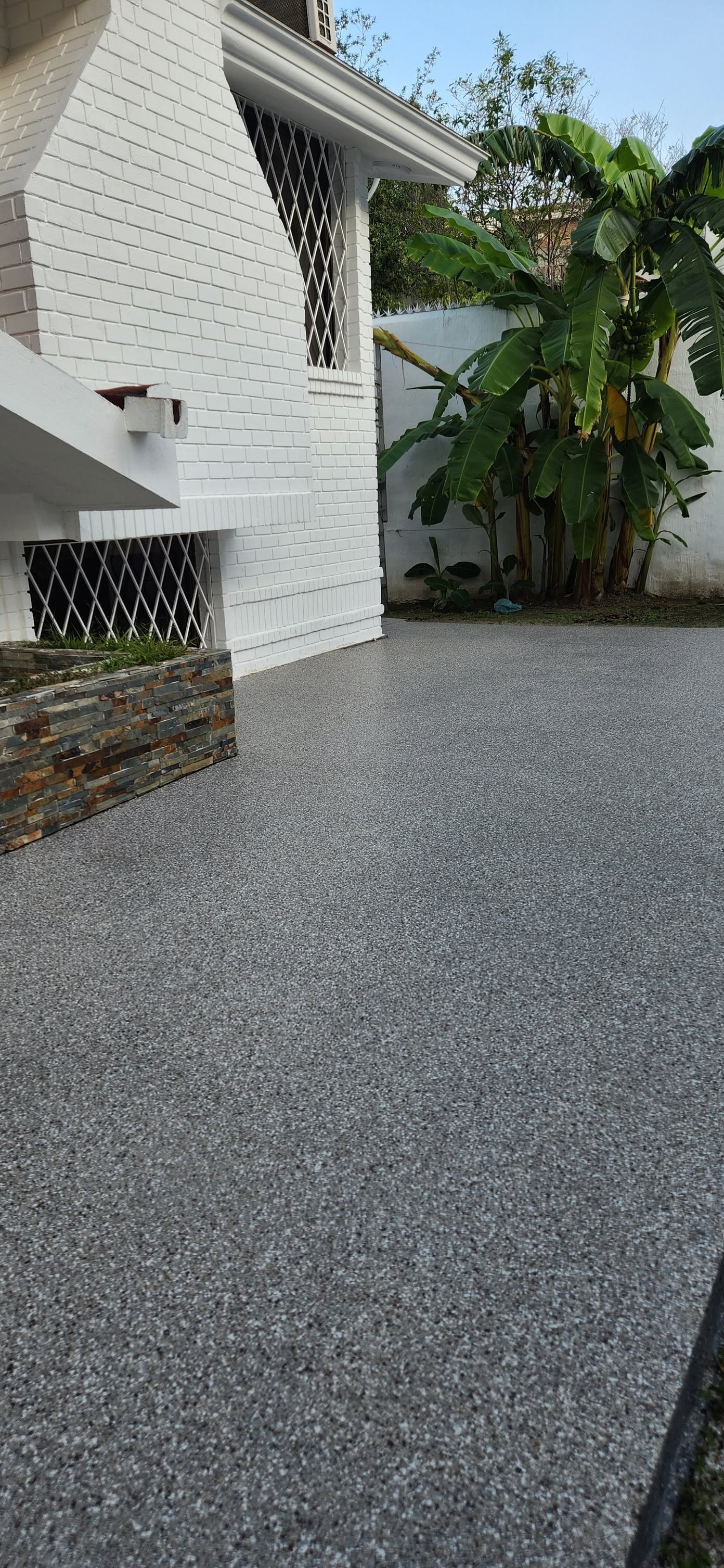 Patio exterior con epóxico